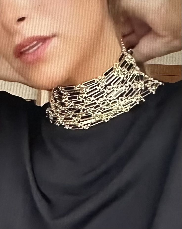 APHRODITE NECKLACE